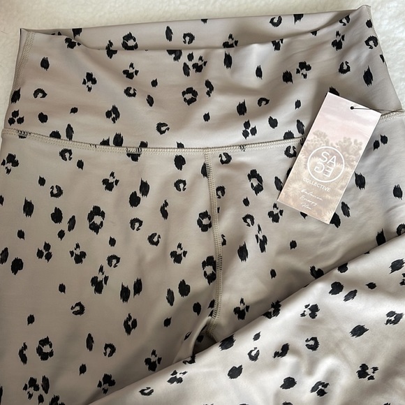 Sage Collective size Large NWT 3/4 Leggings - Picture 2 of 4